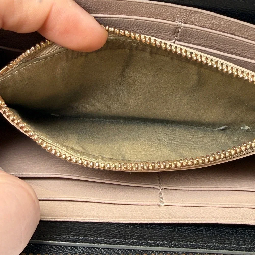 Chloe Twisted Bow Zip Around Wallet Womens Long Black Pebbled Leather Gold